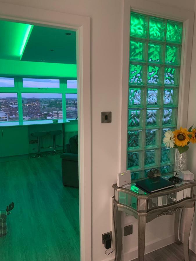 Luxury Panoramic Balcony Swindon Central Esterno foto