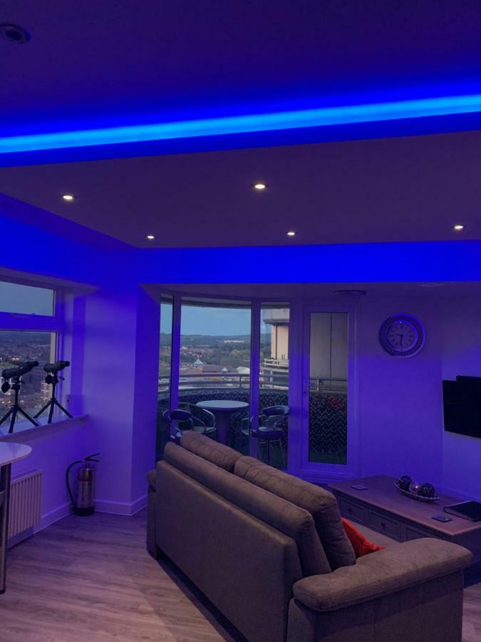 Luxury Panoramic Balcony Swindon Central Esterno foto