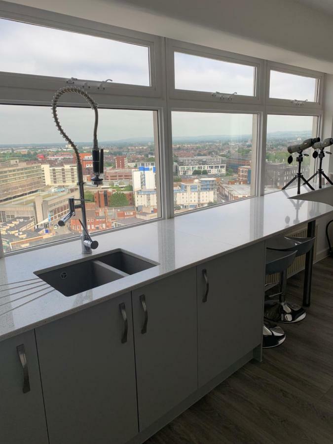 Luxury Panoramic Balcony Swindon Central Esterno foto