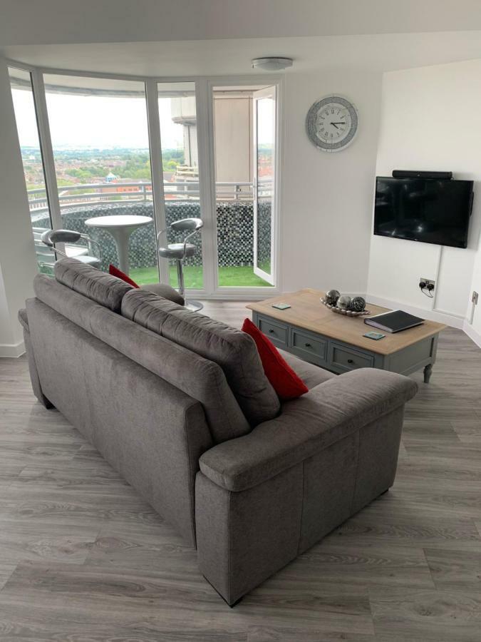 Luxury Panoramic Balcony Swindon Central Esterno foto